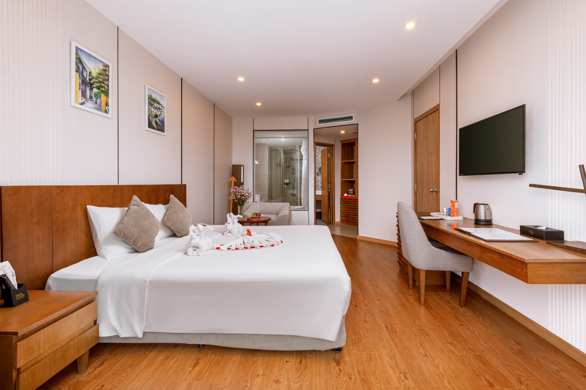 Executive Suite - bedroom in